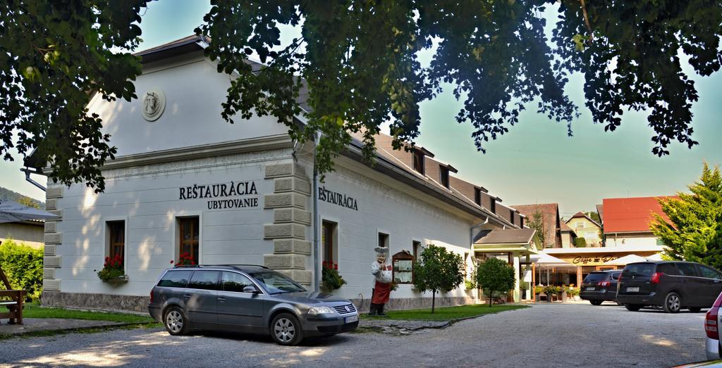 Penzion Pri Kastieli Betliar Exteriör bild